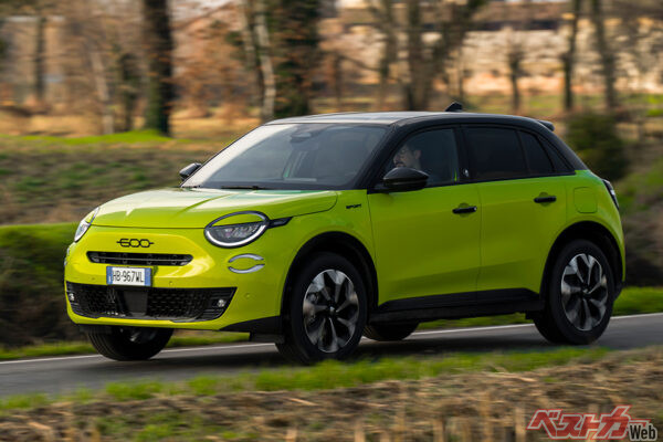 フィアット 600e ミラノ・コルティーナ エディションは専用ボディカラーに地中海グリーンを設定