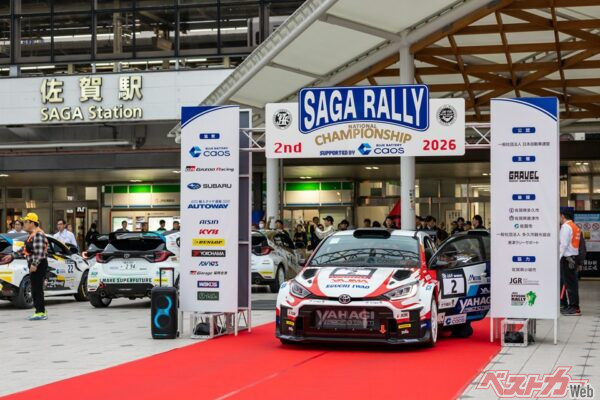 4月3日(金)には、佐賀駅前でウェルカムラリーショーが開催された
