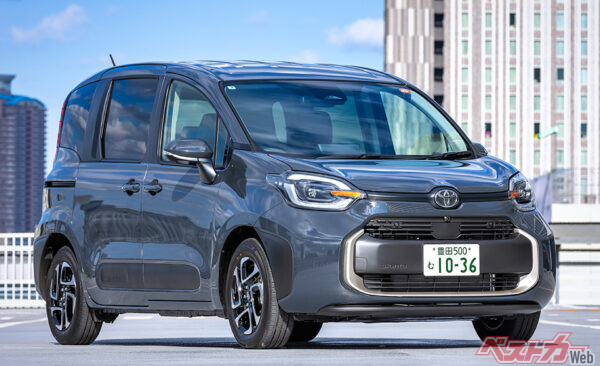 トヨタ シエンタ。装備面を考えるとライバルのフリードよりコチラだ