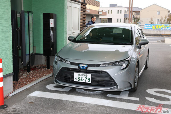 ドライブスルーに音声対話AIシステムを導入し、実証実験を行っている