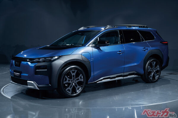 スバル トレイルシーカー。機能としてのルーフレールや荒天でも存在感を失わないフロント&リアの造形が魅力