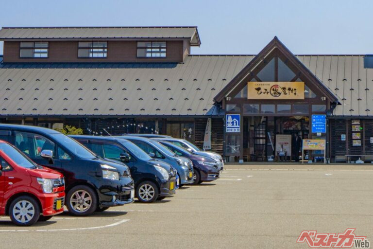 仮眠はOKで宿泊はNG!?　道の駅での車中泊は許されるのか？