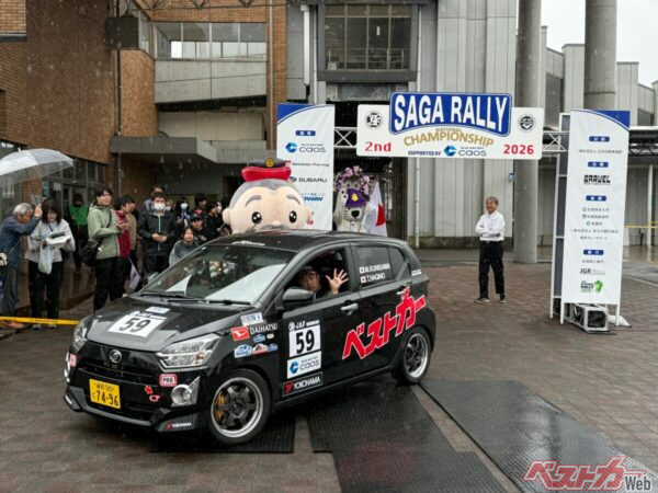 初日は雨にもかかわらずたくさんのお客さんが応援にきてくれた。59番はラストゼッケンながら、待っていてくれてうれしい
