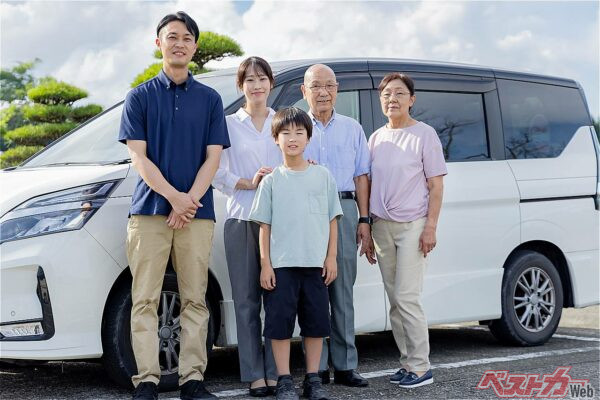 クルマの名義変更の際には親の等級を引き継げる場合がある（Zoey106@Adobestock）