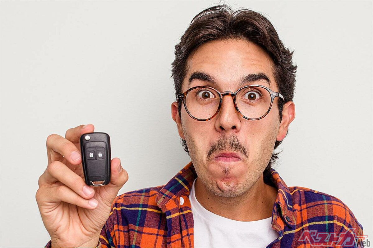 Smart Key Battery Dead? Can't Open the Door or Start the Engine? Here's a Lifesaving Trick!