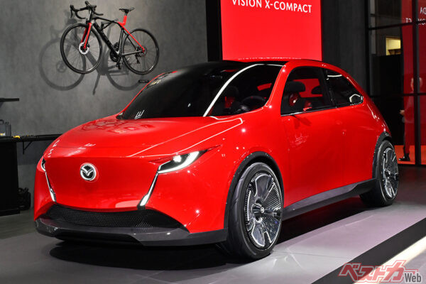 ジャパンモビリティショー2025で初公開されたマツダ ビジョンXコンパクト。ベーシックカーの新しい形になるか？