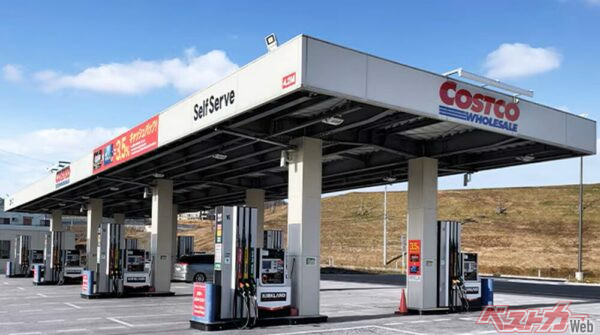 コストコのガスステーション。現金不可、会員限定だが場所によるが一般的なガソリンスタンドより10円以上安いケースがある