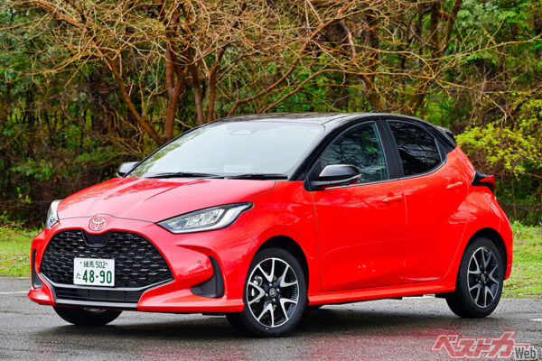 トヨタ ヤリス（165万7700～277万7500円）。トヨタの技術を小さなボディに詰め込んだ戦略的モデル。1L、1.5L、1.5Lハイブリッドを搭載
