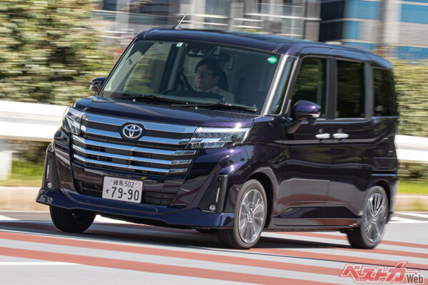 トヨタ ルーミー／ダイハツ トール（174万2400～229万4600円）。軽自動車の使い勝手を小型車に移植したかのような、実用性重視の移動体。※写真はトヨタ ルーミー