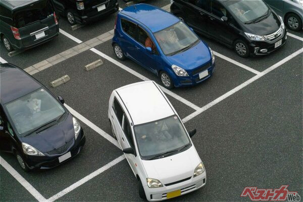 車庫入れのコツは3つだけ！バック駐車が苦手な人必見の「らくらく攻略術」