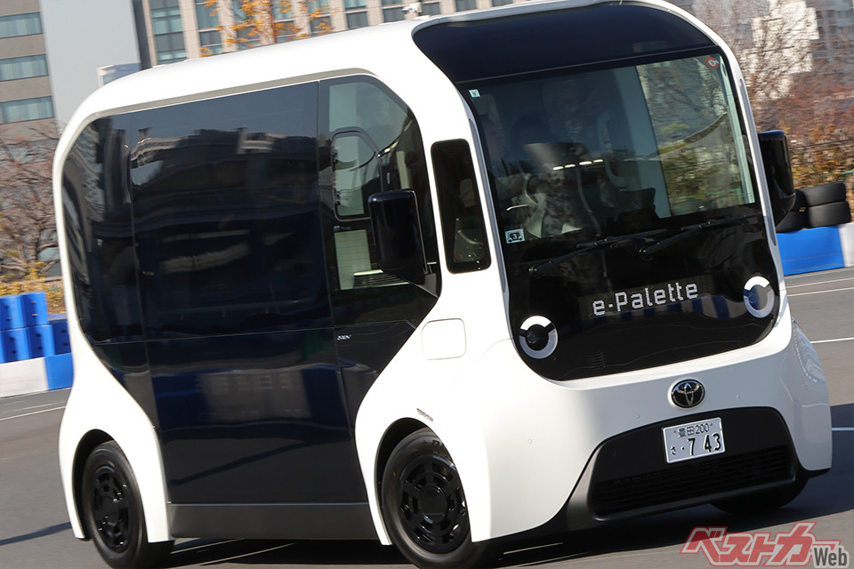 Surprisingly Easy to Drive Despite its Size! Toyota e-Palette's Otherworldly Maneuverability