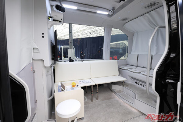 患者の近くにまでeパレットに乗った医師が病院ごとやってくる