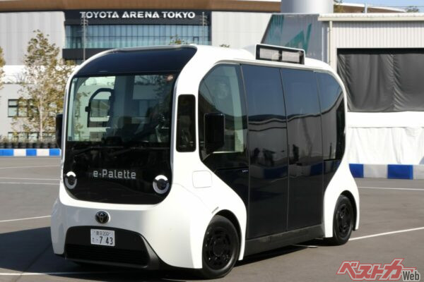 2026年箱根駅伝、静寂の中で伴走した「センチュリーFCEV」の衝撃　ポルシェ先導車や世界陸上のRCカーまで、スポーツを支える「影の主役」たち