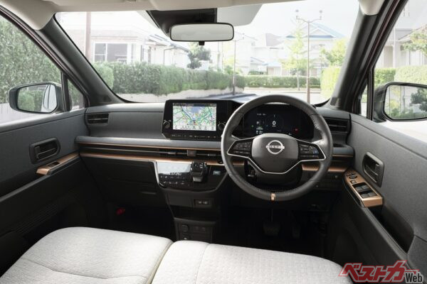 インテリアについても標準装備の変更、グレードごとの装備内容変更が行われている