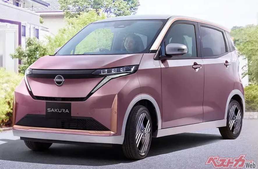 近々マイチェンを予定している日産サクラが先行公開！ リーフのような