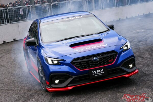 WRX STI Sport♯プロトタイプの走行する様子