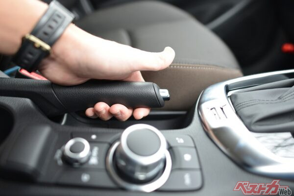 若い頃は「ダサい」と笑ってたけど…おじさんになるほど恋しくなる装備7選