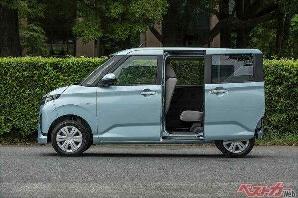 ついにスライドドアを採用した7代目ムーヴ。便利な開閉予約機能も備える