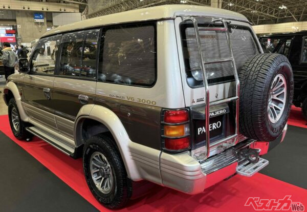 パジェロといえばやっぱり2代目という人も多いハズ。当時はミッドルーフやキックアップルーフなど選択肢も多かったなぁ