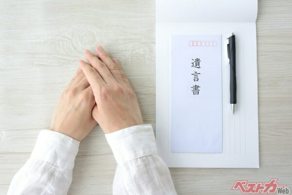 自分が相続する場合だけでなく、もし次に乗って欲しい人がすでにいるなら生前から準備しておく方が良いだろう(takasu@Adobe Stock)