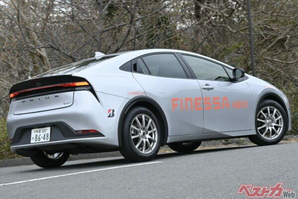 タイヤの「減った後の怖さ」を解消!?　ブリヂストン FINESSA HB01の“摩耗しても落ちないウェット性能”に驚き！