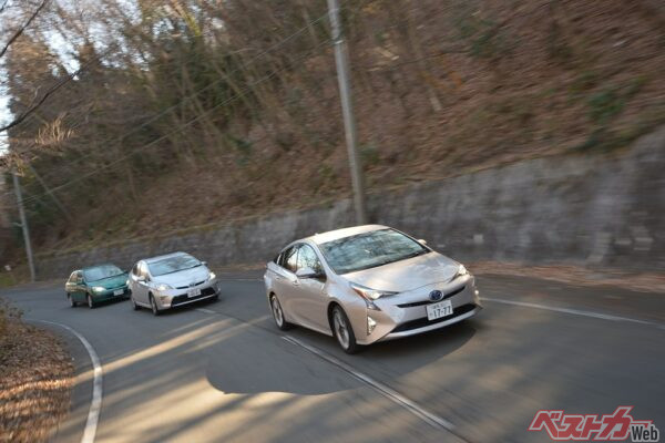 さすがに写真のように初代プリウスが街中を走っているのを見かけることはなくなったが3代目・4代目はいまだに見かける頻度が高い