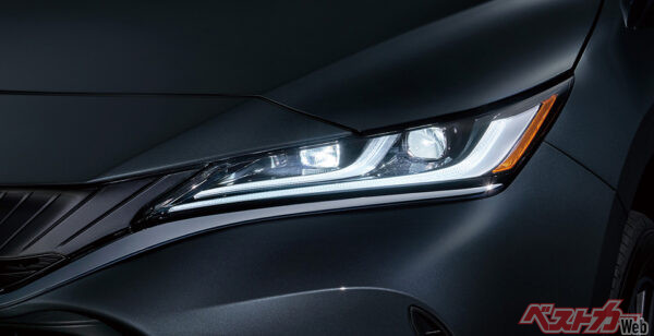 暗くなれば自動でヘッドライトが点くオートライト。もう一般的な装備だけど便利！