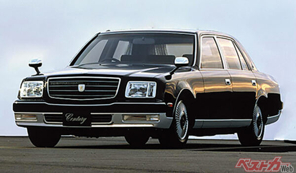 先代型トヨタ センチュリー。国産車で唯一V12を搭載した