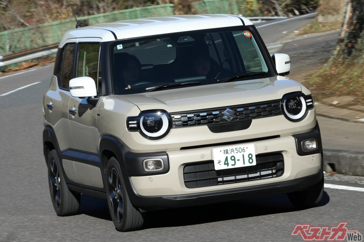 How Practical is the Suzuki XBEE for Outdoor Adventures? A Look at its Seat Arrangements and Dirt-Resistant Features