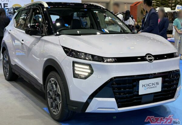 デザイン刷新により先進性とワイド感を強調したフロントフェイス。従来型とは別物といえる印象だ