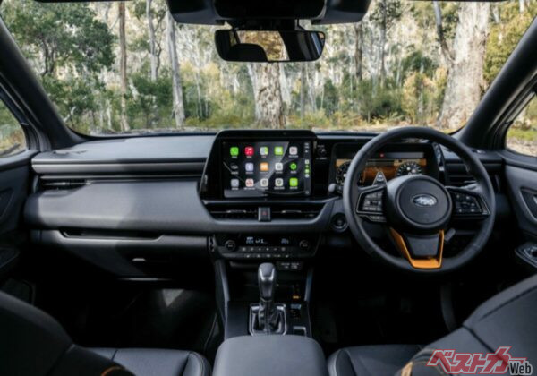 12.1インチセンターディスプレイと12.3インチメーターを標準装備、エアコン操作は物理スイッチを維持した。写真は豪州版アウトバック