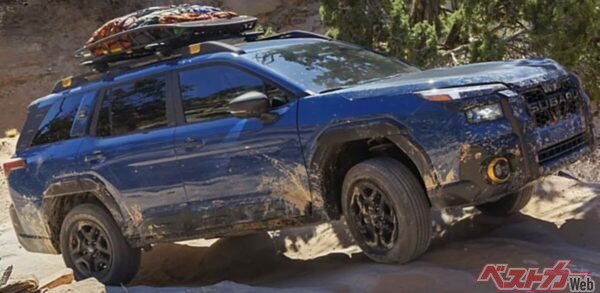 最低地上高は221mm（ウィルダネスは241mm）を確保。低めの荷室開口と両立しており、悪路走破性と日常での積み降ろしやすさを高次元で両立している