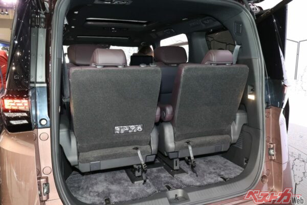 3列目もついに跳ね上げ式シートになるぞ