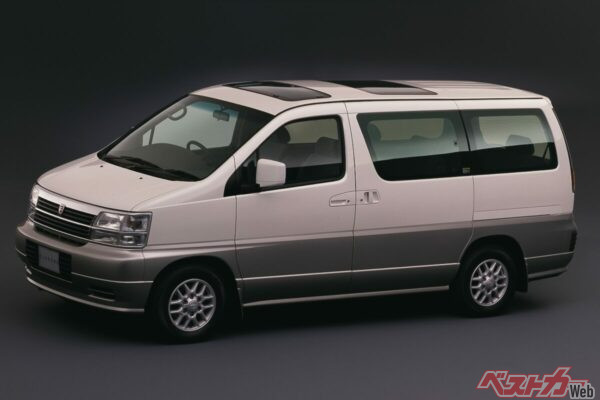 初代エルグランド。登場時はキャラバンエルグランド/ホーミーエルグランドの名だった