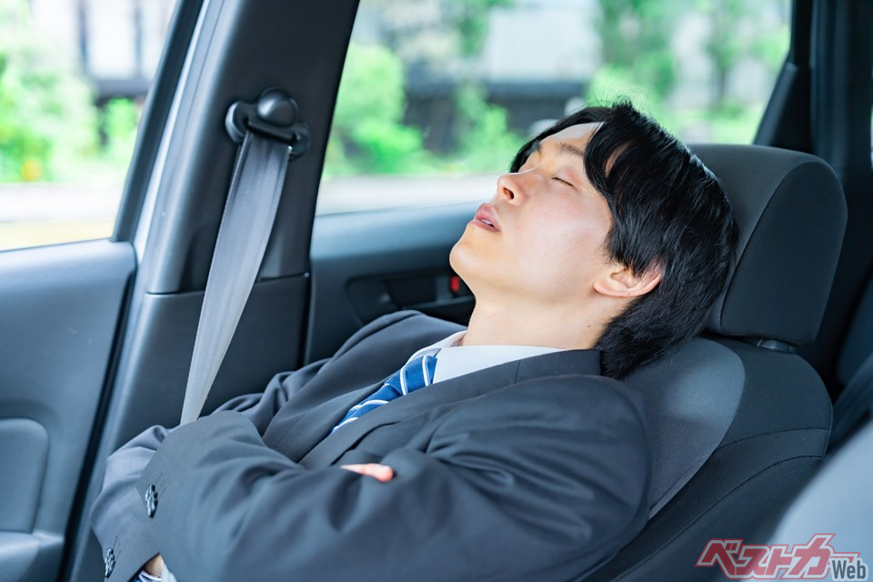 Drowsy Driving Danger: Beat Afternoon Slumps! More Sleep, Less Karaoke!