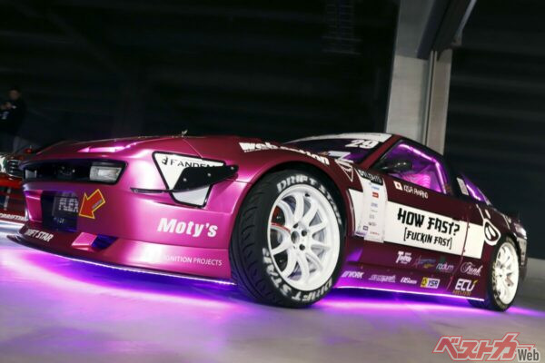 これぞワークがなせる技!!　サーキット直系ホイール10本スポークでもらしさ炸裂