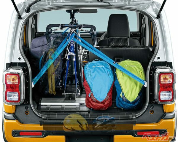 カワイイ見た目のハスラーだが内部に仕込まれた収納の妙がすごい