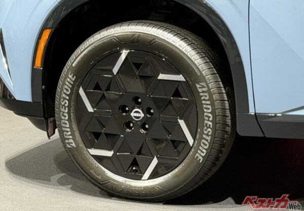 未来感がすごい新作ホイール。アルミホイールをベースに空力効果のあるカバーのハイブリッド式に!!