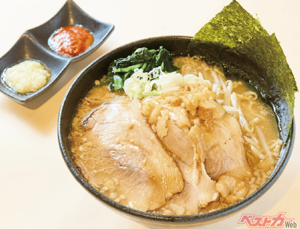 関越道赤城高原SA（上り）の「赤城盛りこってり背脂チャーシューメン」価格：1300円