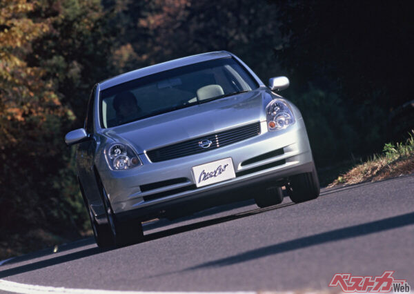 V35スカイラインと名付けられる前のXVLと呼ばれたモデル（グリルなどが異なる）。この時点でFMプラットフォームは仕上がっていた