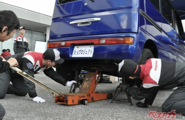 百戦錬磨の先生たちが安全管理を行う。学生が伸び伸び学べるようにする土壌を整えるのも先生方の役目だ