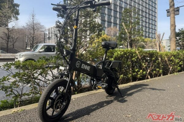 バッテリー切れでも押さなくていい!?　もはや“無限”に走れる！　ペダル付き特定原付『ENNE ZERO』登場