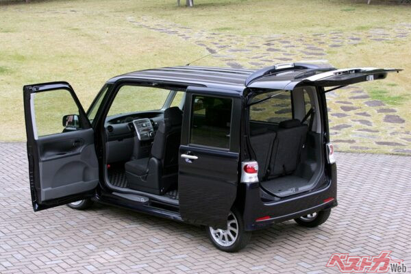 ミラクルオープンドア採用となった2代目タント