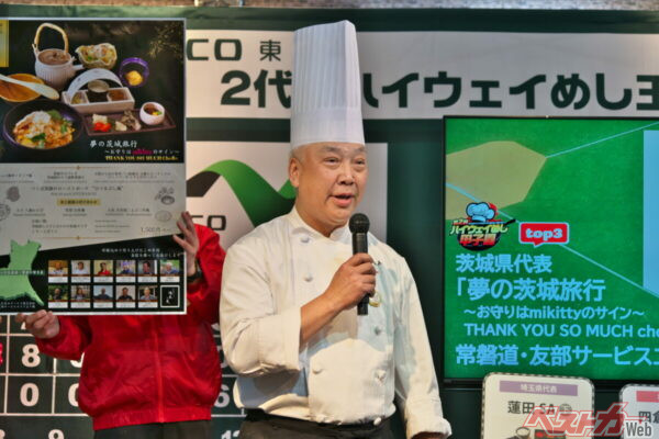 ナンバーワンに輝いたメニューの調理担当者は実際に調理工程を披露