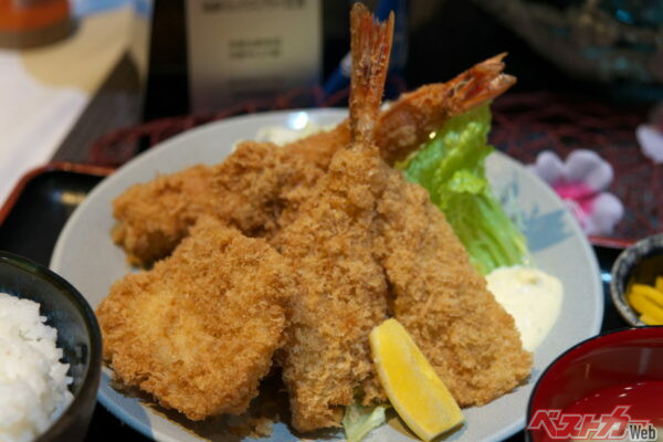 四倉PA（上下）「海鮮ミックスフライ定食」（1480円）