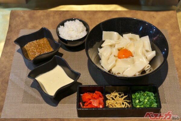 蓮田SA（下り線）「カレボナーラまぜうどん」（1000円）