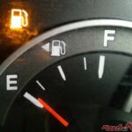 ガソリン高騰でなかなか入れられない？　警告灯点灯であと何キロ走れる？　知らないと危険なガス欠の現実
