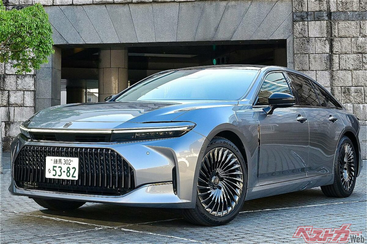 Can the New Crown Sedan Satisfy Old-School Crown Fans? Comparing it to Past Generations