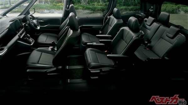 S-Zの内装（2WD・7人乗り内装色はブラック）