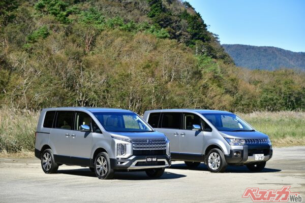 2度の大型マイチェンを果たしているデリカD:5。左は2025年以前のモデルで、右は2017年以前のモデル